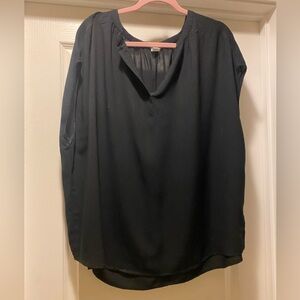 Flowy, capped sleeve, v-neck blouse. Great casual or dressed up. Old Navy 3X.